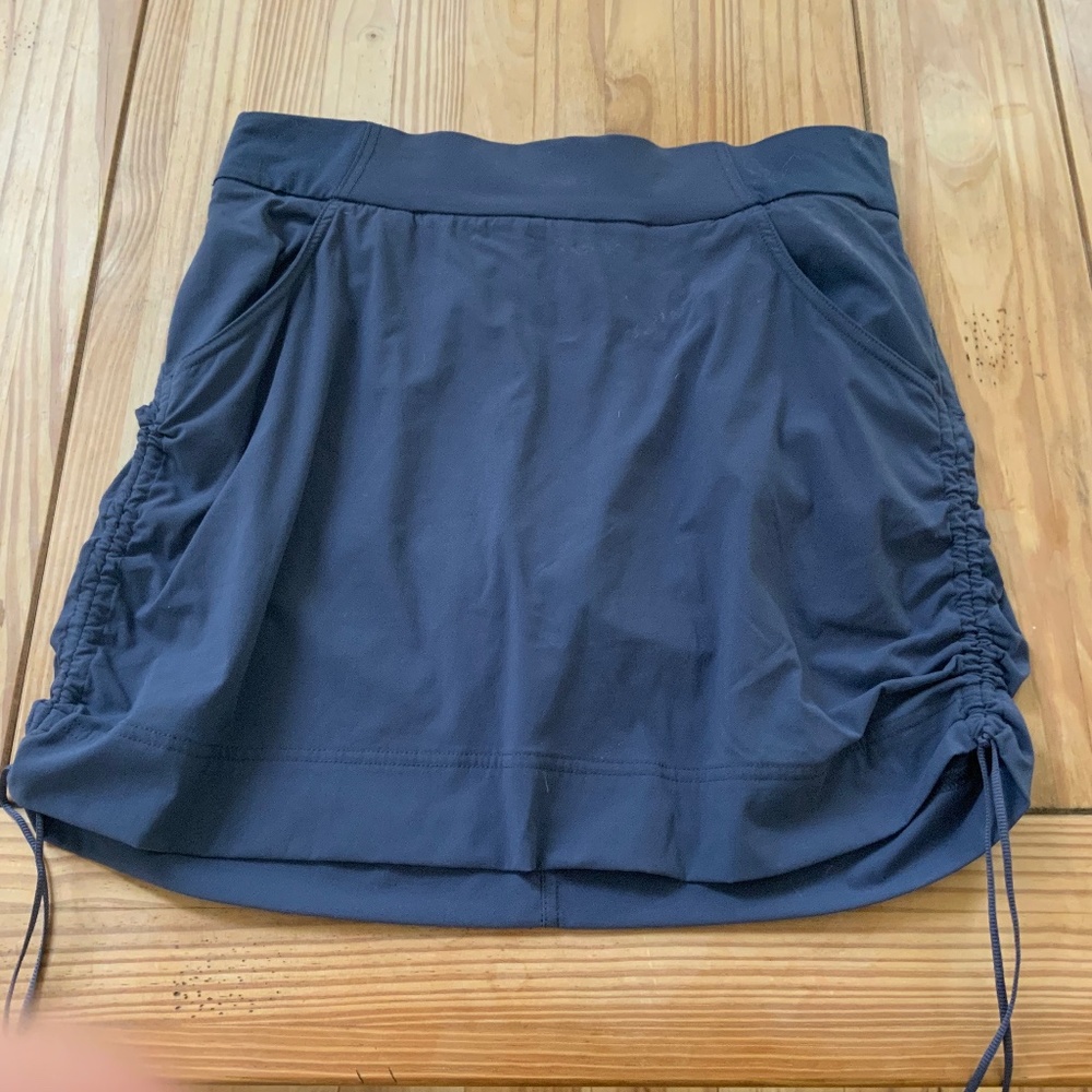Columbia OMNI SHIELD SKORT WOMENS SIZE MEDIUM $22
